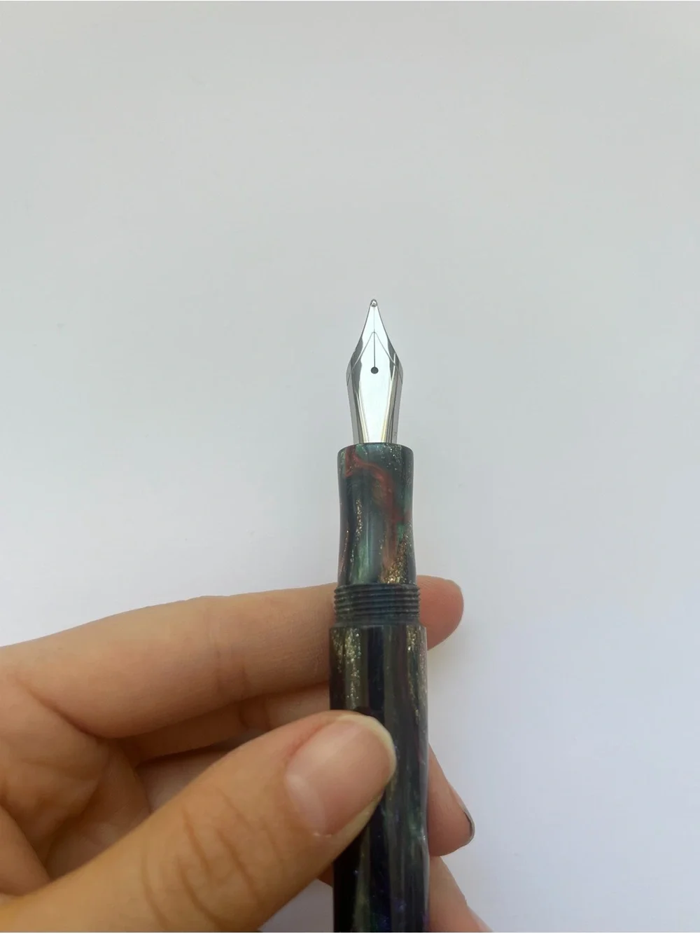 New Just Turnings Fountain Pen Carson XXXIII Resin Broad Nib Writing Sparkle
